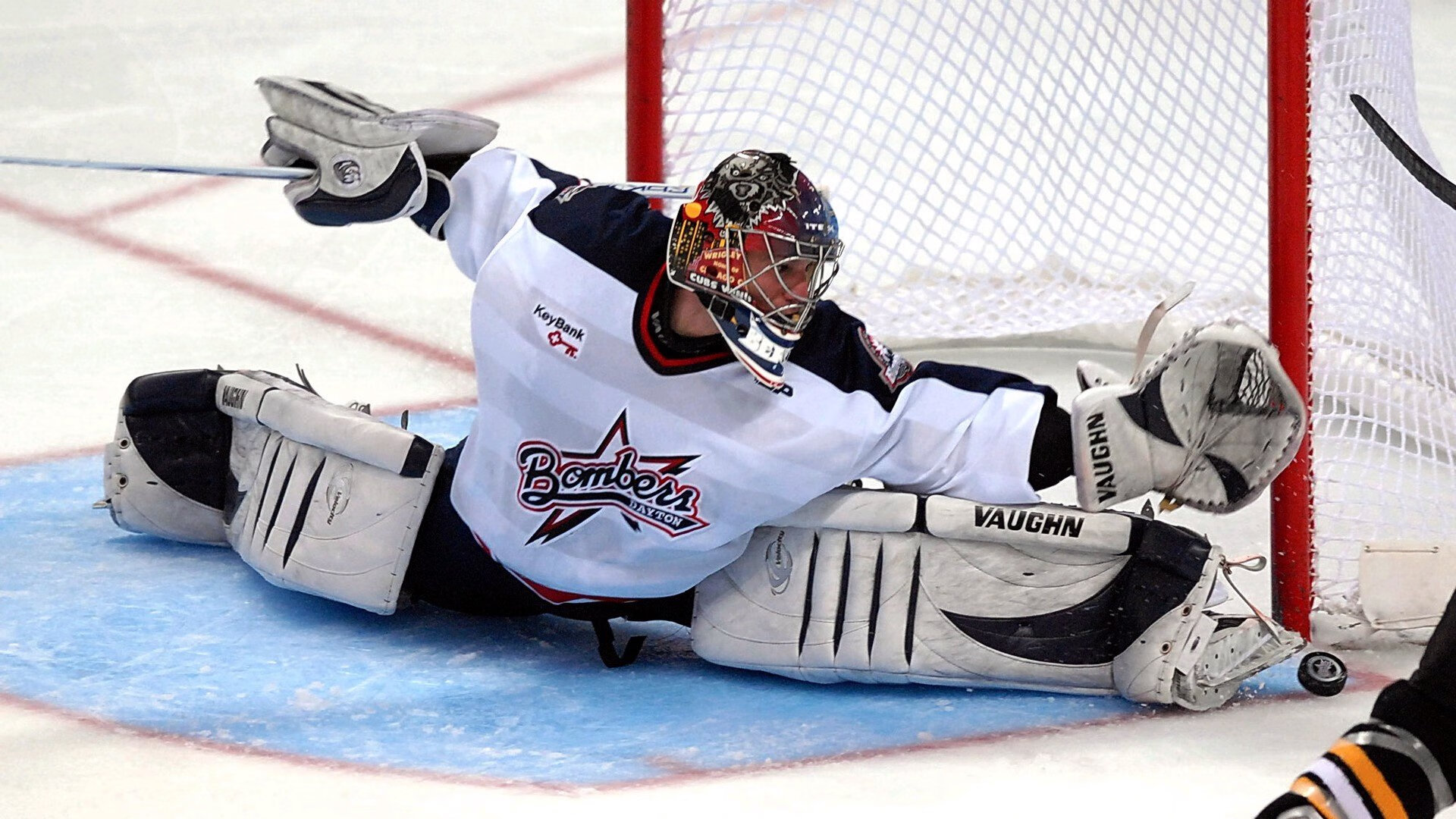 kaiyun app download-_夜色彩跑：在灯光中点亮运动热情_，色彩夜景