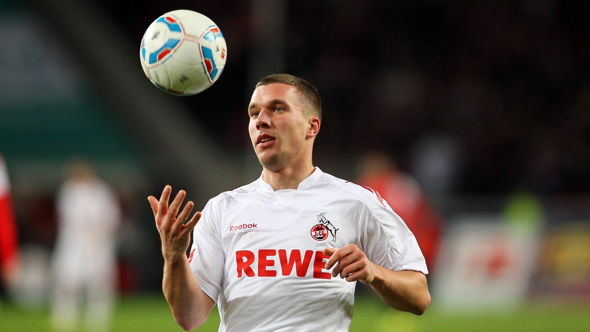 未来中国足球产业链将实现跨界融合，拓展多元发展路径，中国足球产业规模