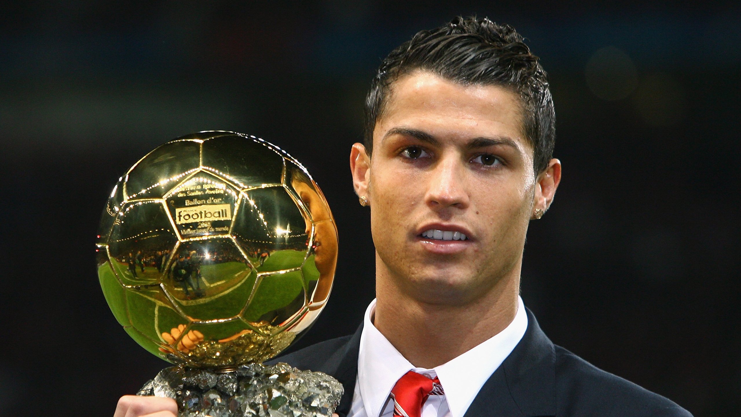 特色足球文化创意产品不断丰富，推动文化产业融合发展，足球文化创意秀